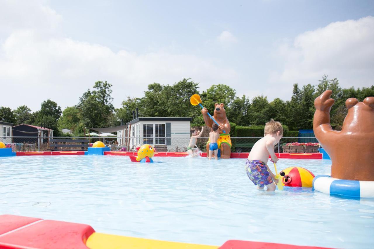 Luxe 5-Persoons Chalet Op Familiecamping Baarland Exteriér fotografie