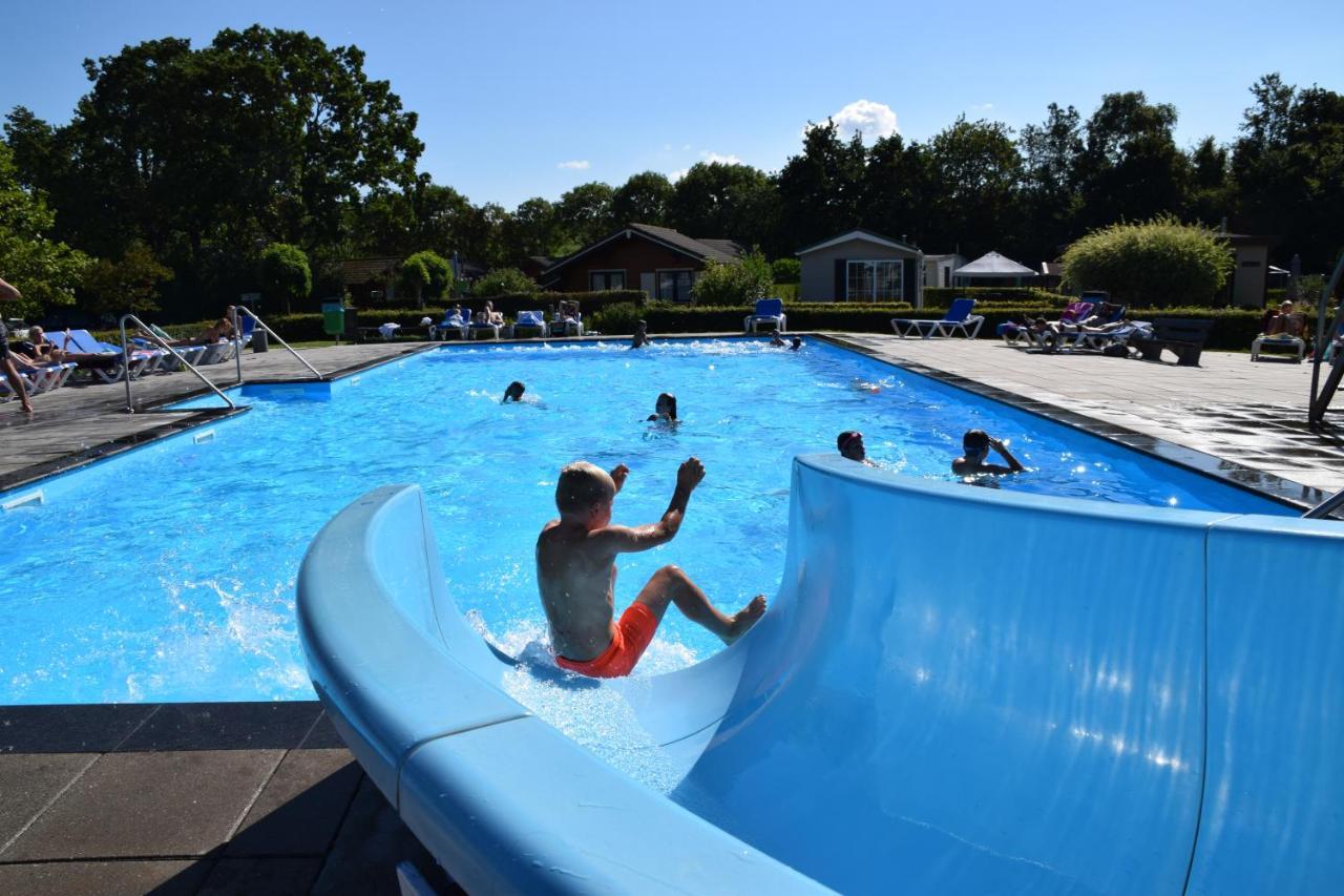 Luxe 5-Persoons Chalet Op Familiecamping Baarland Exteriér fotografie