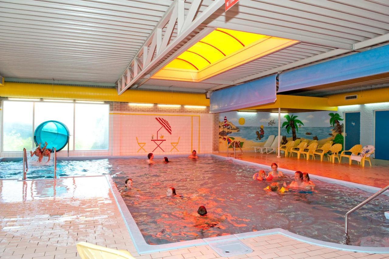 Luxe 5-Persoons Chalet Op Familiecamping Baarland Exteriér fotografie