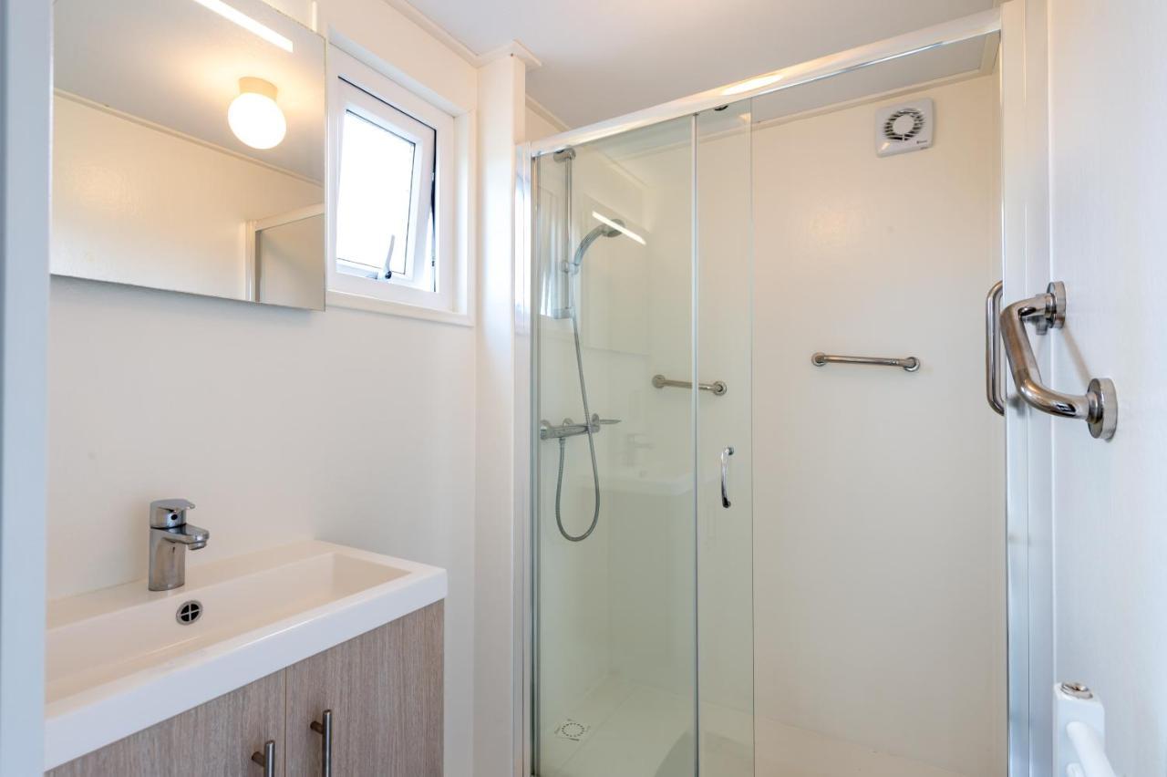 Luxe 5-Persoons Chalet Op Familiecamping Baarland Exteriér fotografie